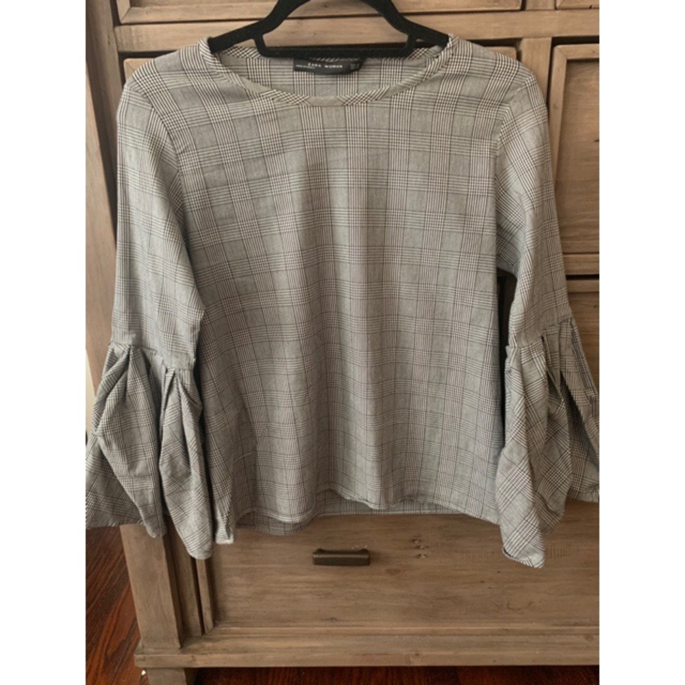 Zara shirt with flounce flare sleeves.